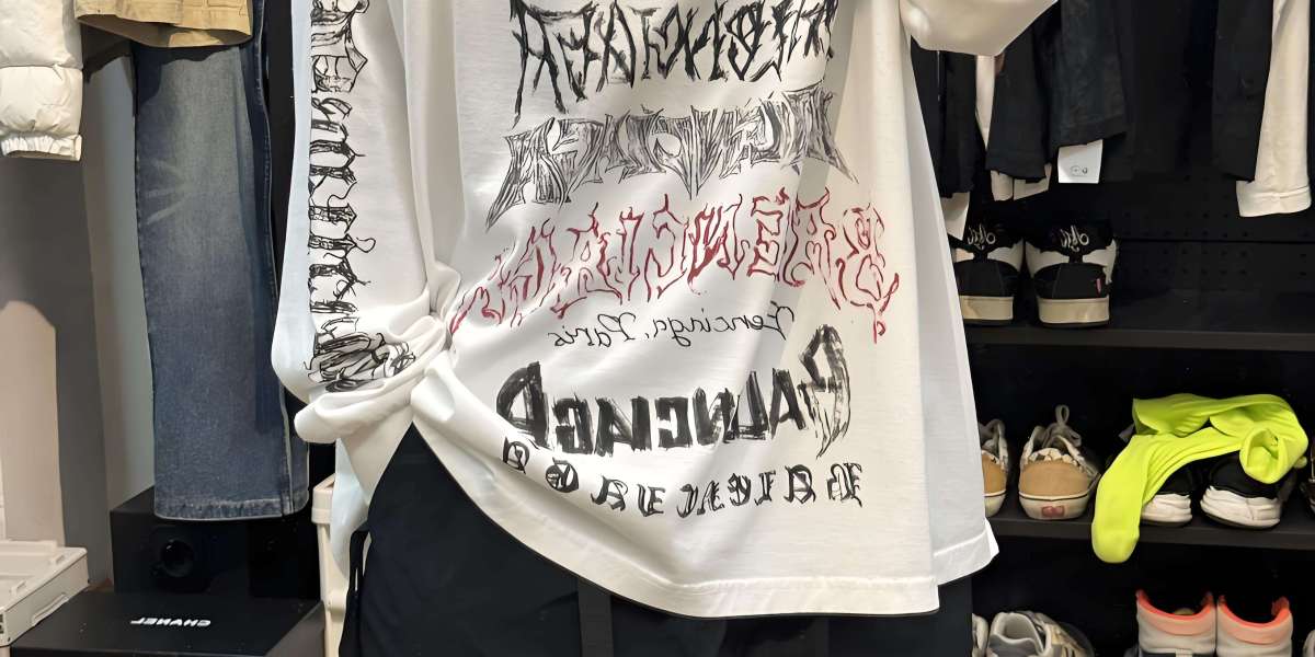 巴黎世家台灣官網推薦｜Balenciaga衣服、上衣、帽T與熱銷衛衣全面解析