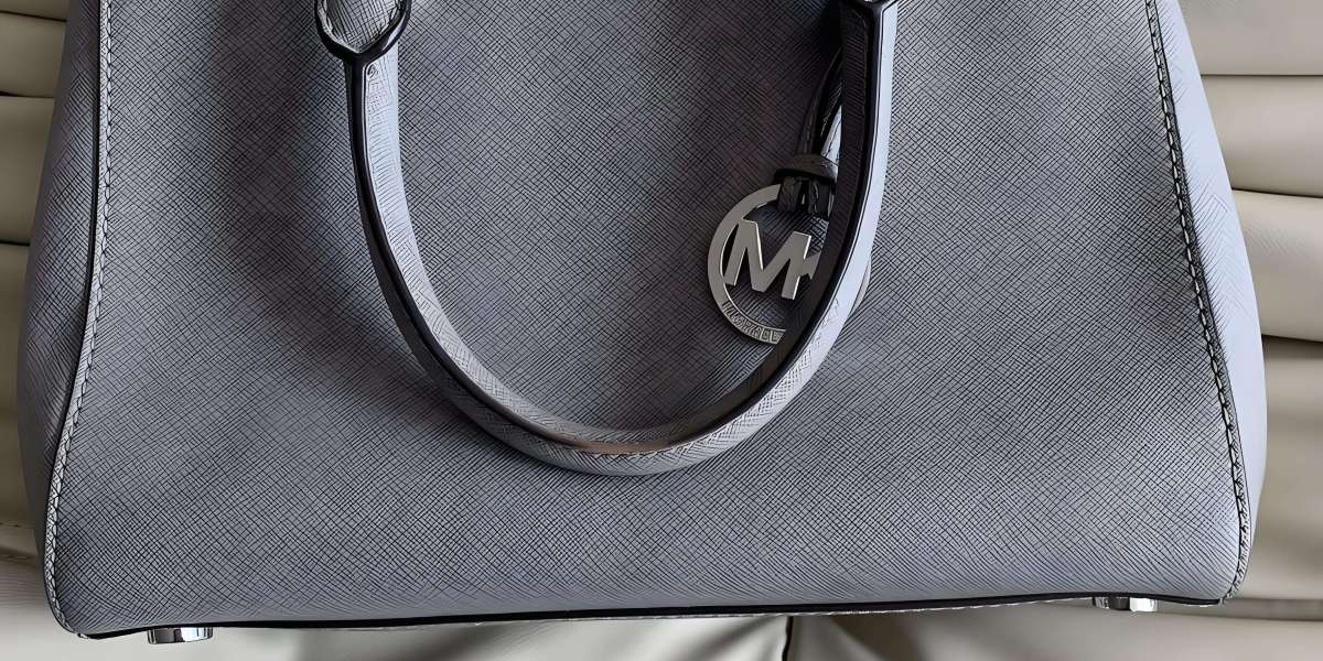 MK 專櫃推薦｜Michael Kors斜肩包、側背包與Carmen鏈條信封包全解析